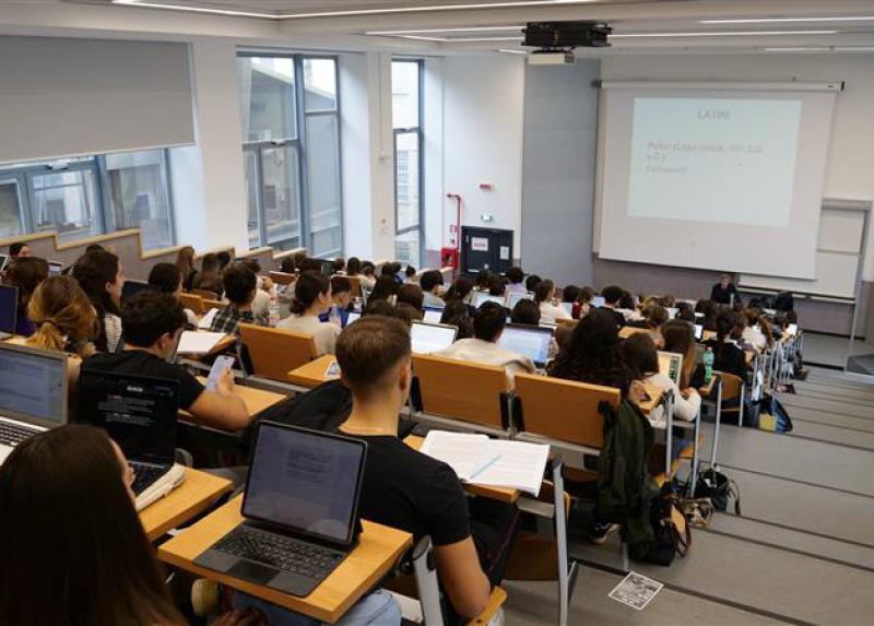 Studenti e studentesse all'Università Statale di Milano