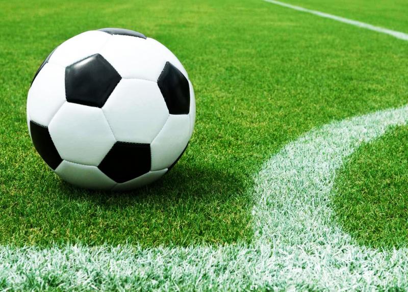 Pallone e campo da calcio