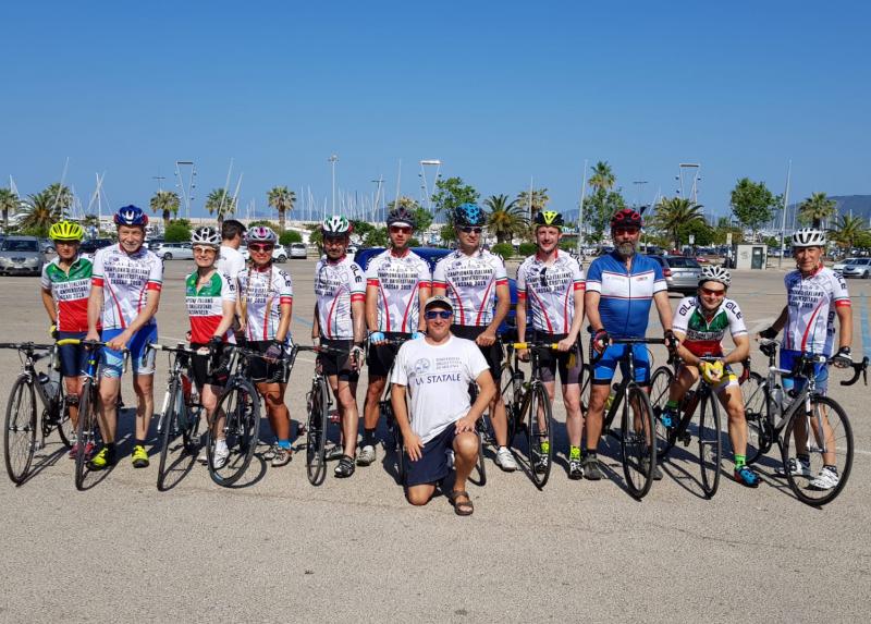 La squadra di ciclismo dell'Associazione Ricreativa Culturale Università Statale Milano (ARCUS)