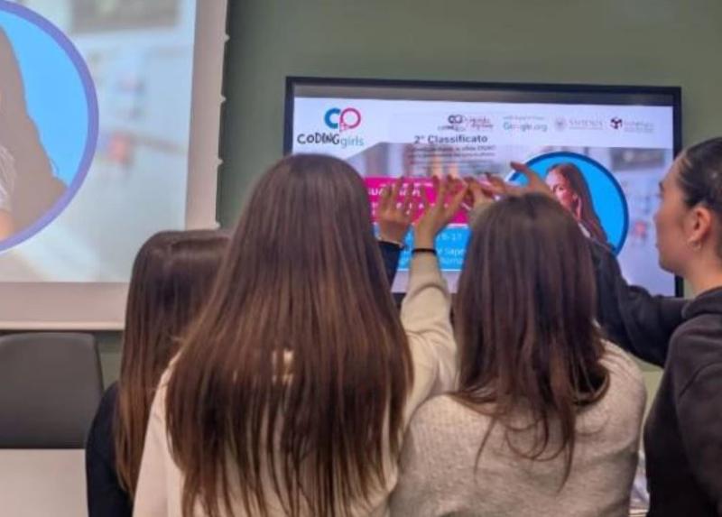 Studentesse partecipanti a Coding Girls - Immagine tratta dal sito mondodigitale.org