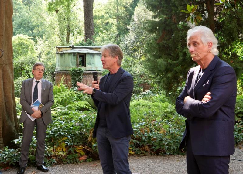 Il rettore Elio Franzini, il direttore dell'Orto Botanico di Brera Martin Kater e il direttore artistico del Centenario dell'Università degli Studi di Milano Massimiliano Finazzer Flory.