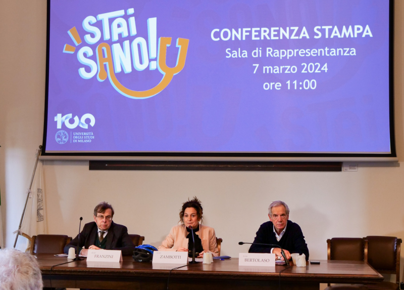 Un momento della conferenza stampa con il rettore Elio Franzini, la giornalista Sara Zambotti e l'assessore al Welfare della Regione Lombardia, Guido Bertolaso