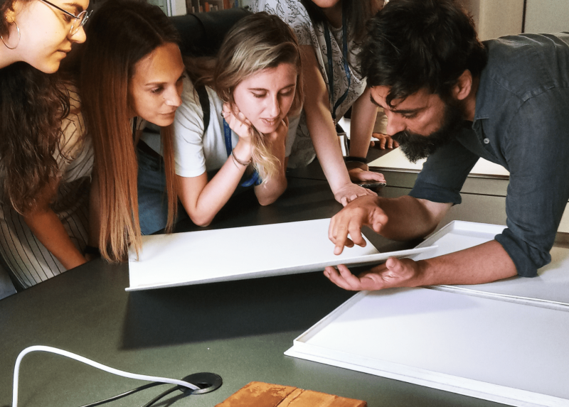 Studentesse e studenti al lavoro durante l'edizione scorsa della Summer school