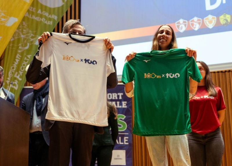 Le magliette dedicate alla staffetta 100X100, iniziativa del Cus Statale per il Centenario dell'Ateneo