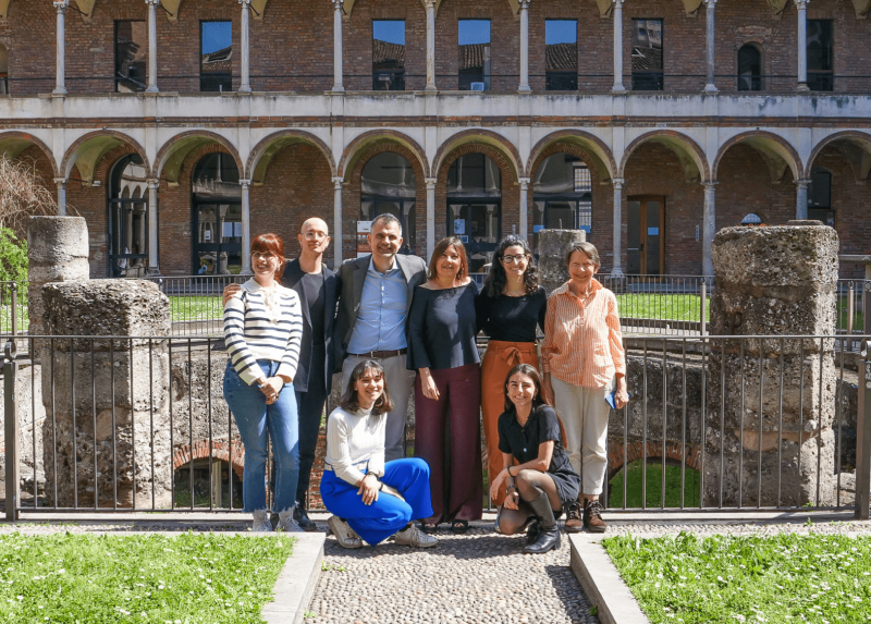 I docenti della Statale, Mariacristina Cavecchi, Margaret Rose e Luigi Cominelli, con studentesse, studenti, dottorande e ricercatrici della Statale coinvolti nel progetto Typus