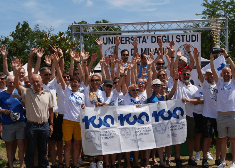 La squadra della Statale esulta dopo la vittoria della 38ª edizione dei Campionati nazionali di ciclismo ANCIU