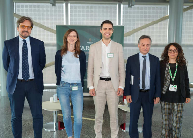 L’Assessore allo Sviluppo economico di Regione Lombardia, Guido Guidesi; Daniela Meroni (Visioning); Lorenzo Benedetti (Displaid); Salvatore Torrisi (Coordinatore scientifico di Musa); Gessyca Golia (Dirigente struttura Startup Innovazione e Accesso al credito per le imprese di Regione Lombardia) alla presentazione della nuova edizione di Starcup Lombardia
