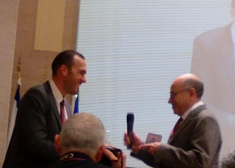 La consegna del riconoscimento al  professor Ovadia Lev
