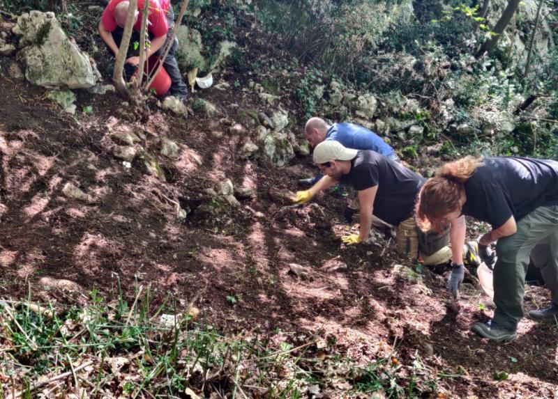 I ricercatori al lavoro sull'area - Credit: Preclab- Laboratorio di Preistoria, Protostoria ed Ecologia Preistorica del dipartimento di Beni Culturali e Ambientali
