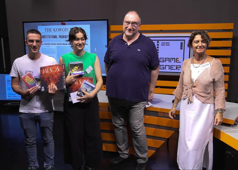 Il team di “Digital Distillers” (gioco single player) insieme a Dario Maggiorini e Laura Ripamonti, docenti di Informatica della Statale