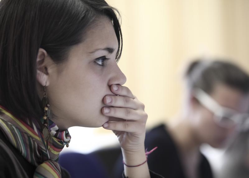 Studentessa al monitor