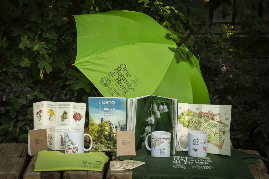 Libri e articoli di merchandising dell'Orto Botanico di Brera - Foto Marco Riva