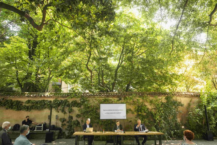 La presentazione con il rettore Elio Franzini, il direttore del Museo Orto Botanico di Brera, Martin Kater, l'assessore regionale Stefano Bruno Galli - Foto Marco Riva