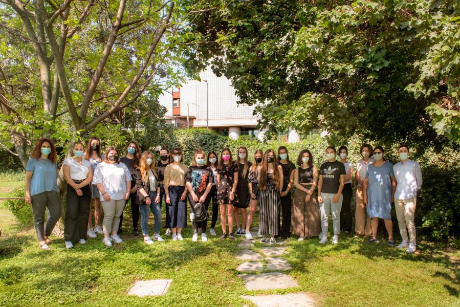 Foto di gruppo delle studentesse e studenti