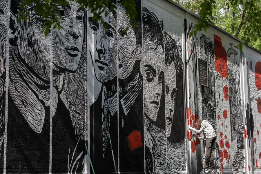 La realizzazione del murale - Foto di Valeria Abis e Alessio Perboni