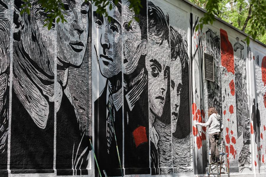 La realizzazione del murale - Foto di Valeria Abis e Alessio Perboni