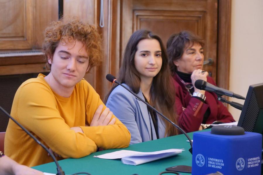 Conduttori e conduttrici di Radio Statale, Samuele Virtuani ed Elisa Puopolo, direttrice della radio, e la prorettrice Marina Carini