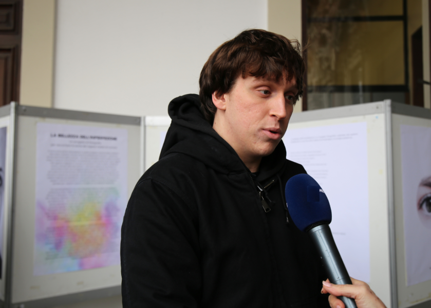 Alcuni ragazzi e ragazze coinvolti nel progetto della mostra.