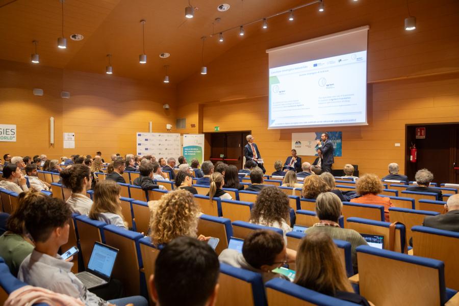 Un momento dell'incontro alla Cascina Triuzla