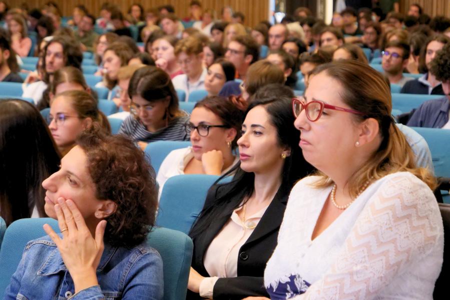 Marina Brambilla, prorettrice ai Servizi per la didattica e agli Studenti fra il pubblico dell’incontro con Massimo Recalcati nell’Aula Magna dell’Università degli Studi di Milano.