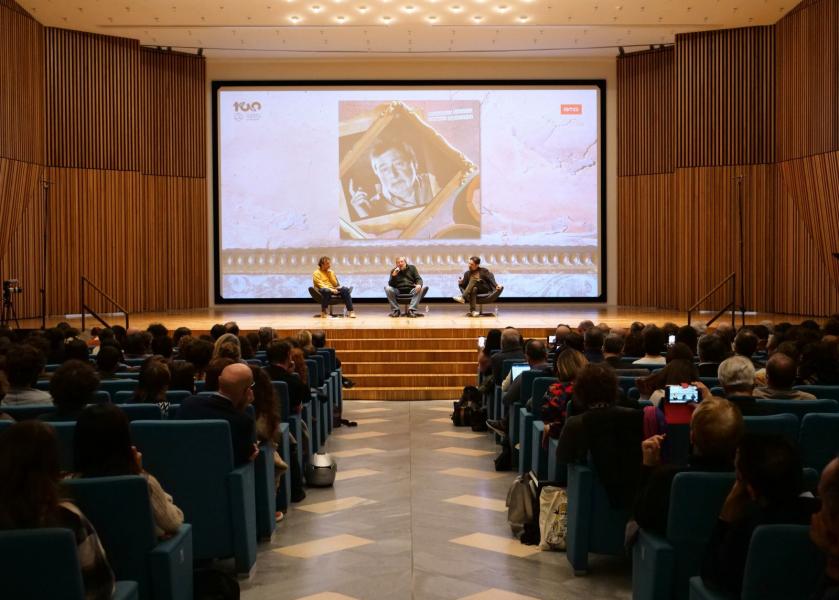 Il cantautore Francesco Guccini con Andrea Borghini, docente di Filosofia e Teoria dei Linguaggi, e Maurizio Corbella, docente di Storia della Musica dell’Università Statale di Milano.