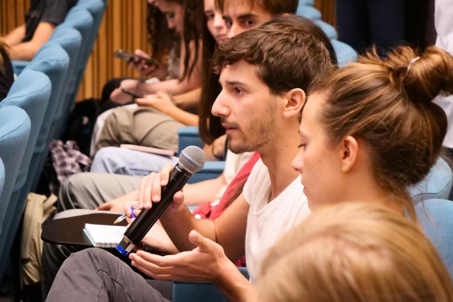 Studente dell’Università degli Studi di Milano.