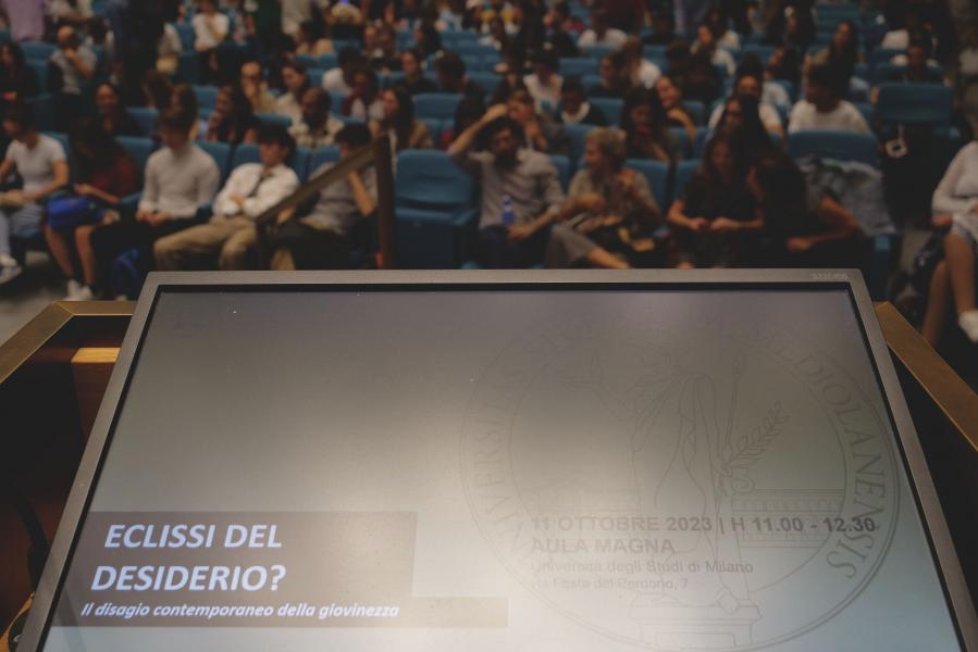 L’incontro con lo psicoanalista e saggista Massimo Recalcati dal titolo “Eclissi del desiderio? Il disagio contemporaneo della giovinezza” nell’Aula Magna dell’Università degli Studi di Milano.