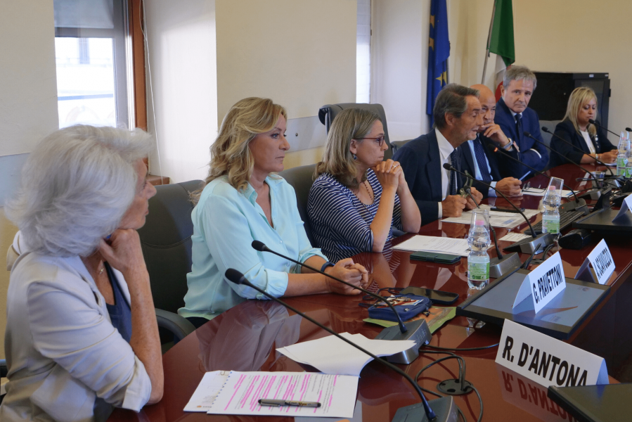 Un momento della conferenza stampa alla presenza del presidente della Regione Lombardia, Attilio Fontana, e della vicesindaca di Milano, Anna Scavuzzo