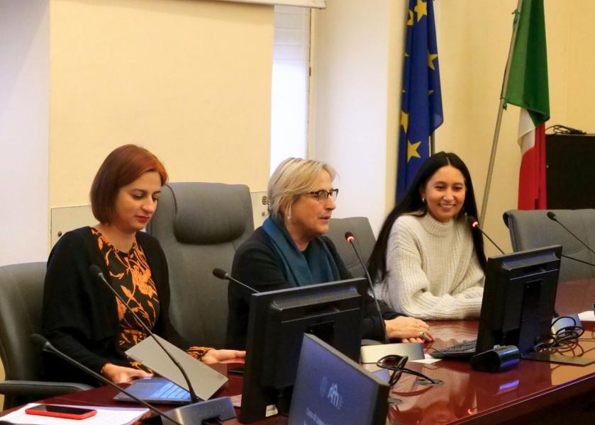 La prorettrice all’Internazionalizzazione Antonella Baldi dà il benvenuto a studentesse e studenti di nazionalità cinese che aderiscono al Programma Marco Polo e Turandot.