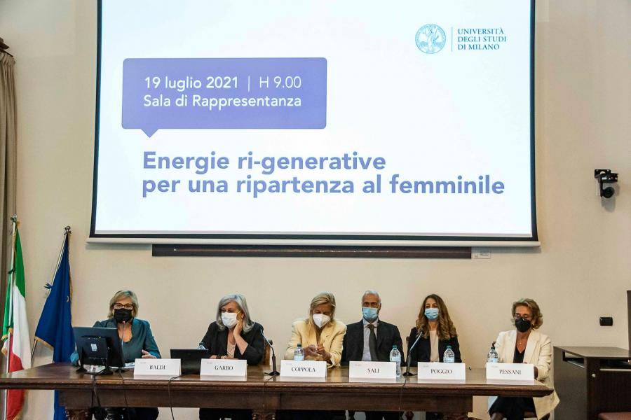 La tavola rotonda  "Donne, inclusione, cooperazione e cultura" coordinata da Antonella Baldi - Foto Marco Riva
