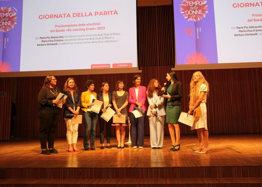 Le ricercatrici premiate al Tempo delle Donne con le prorettrici Marilisa D'Amico e Maria Pia Abbracchio e la rettrice eletta Marina Brambilla.