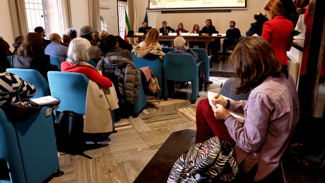 Un momento dell'incontro nella Sala di Rappresentanza di via Festa del Perdono