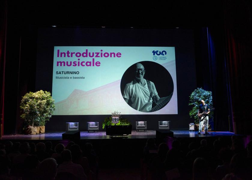  Saturnino, musicista e bassista.