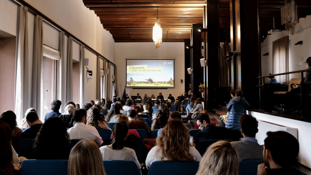 Un momento dell'incontro nella Sala di Rappresentanza di via Festa del Perdono