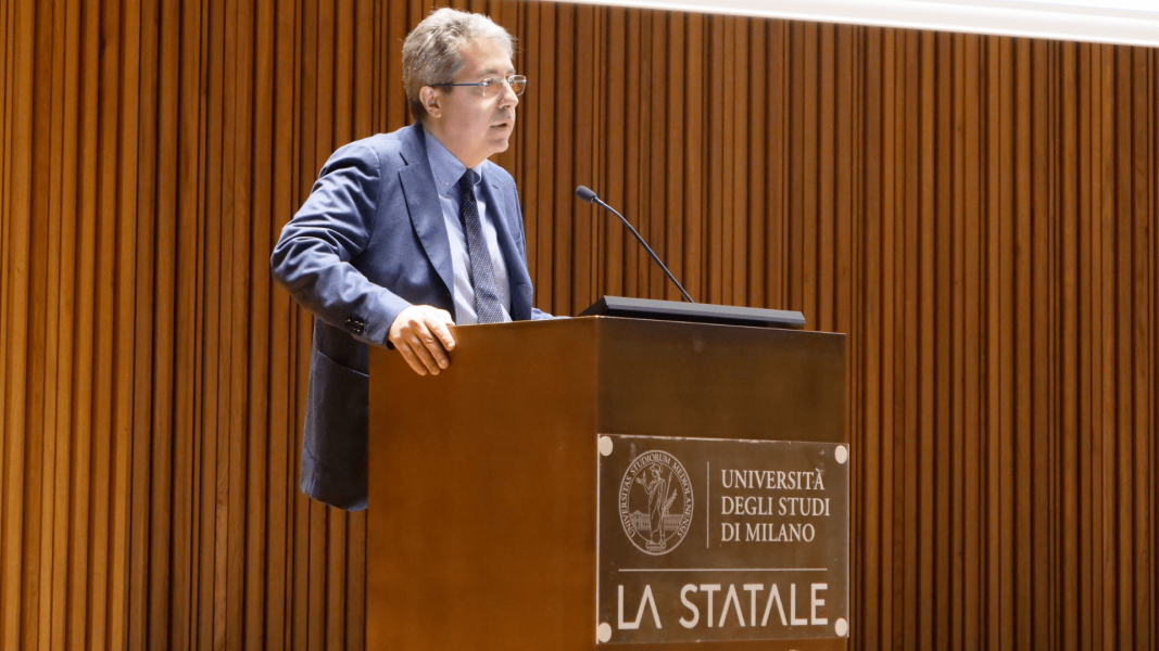 Saluti istituzionali con Vito Velluzzi, docente di filosofia del diritto della Statale e Presidente del Comitato di Direzione - Facoltà di Giurisprudenza