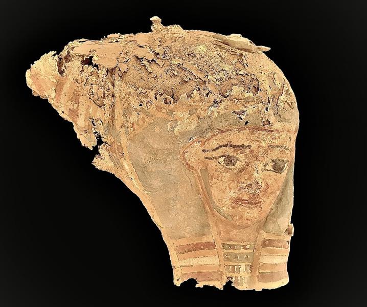 Rinvenimenti nelle tombe nell’area circostante il Mausoleo dell'Aga Khan