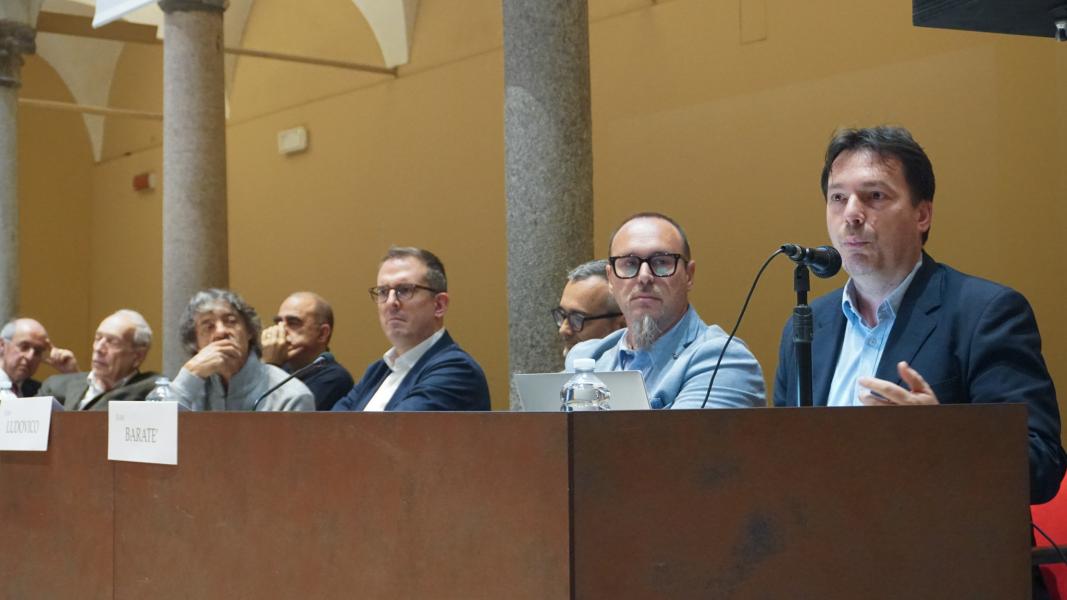 Luca Andrea Ludovico, Adriano Baratè, professori del Dipartimento di Informatica, e Faso, componente di Elio e le Storie Tese, all'evento per i 50 anni di Informatica musicale 