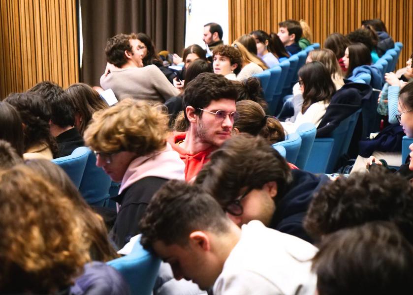 Studenti e studentesse all’International Mobility Day all'Università degli Studi di Milano.