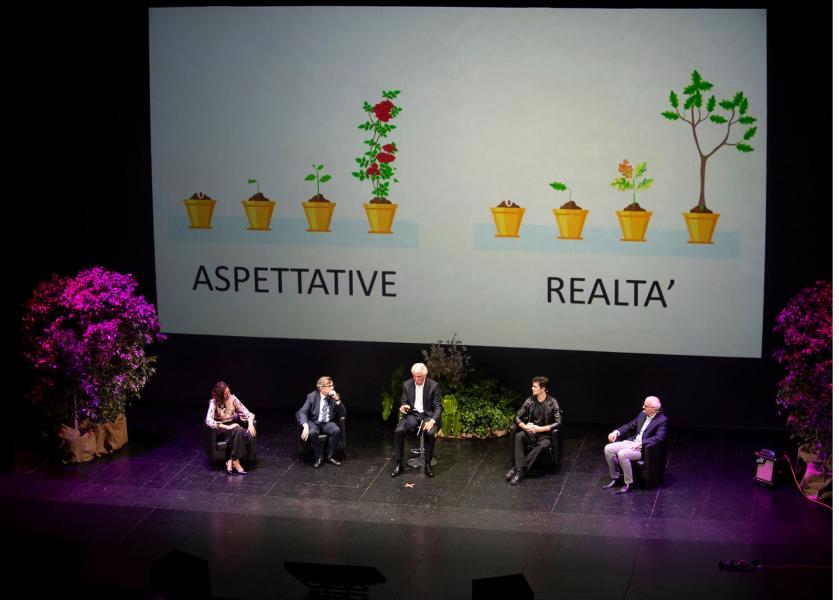 Il palco dell'evento “Come raccontare la bellezza” fuori dal Teatro Lirico "Giorgio Gaber".