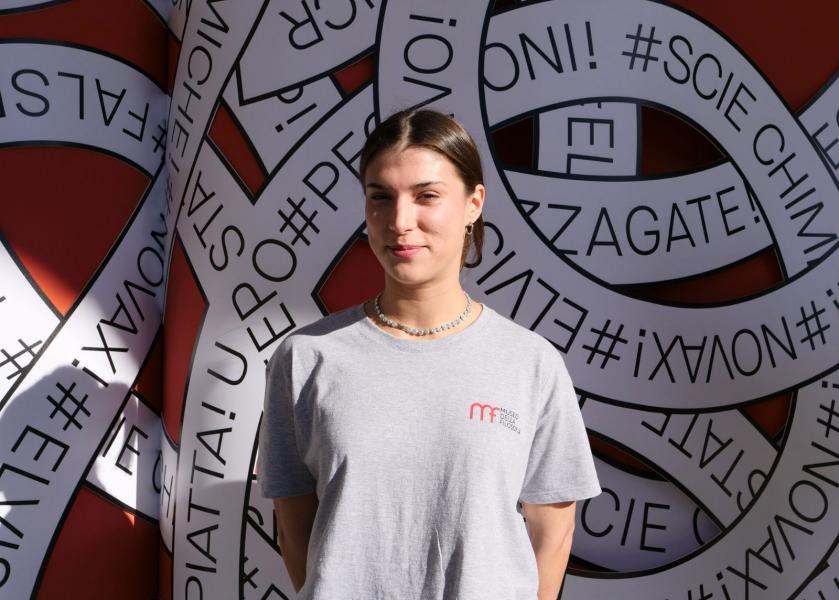Angelica, una delle studentesse che fa da guida alle stanze del Museo della Filosofia.