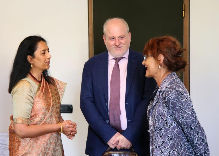 L’ambasciatrice indiana H.E. Vani Rao e i docenti della Statale Cinzia Pieruccini e Marco Castellari.
