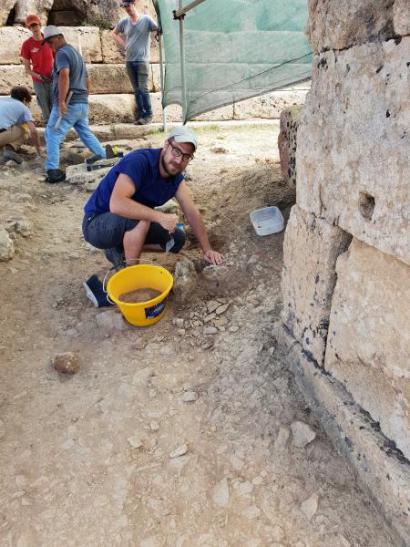 Al lavoro nello scavo di Selinunte