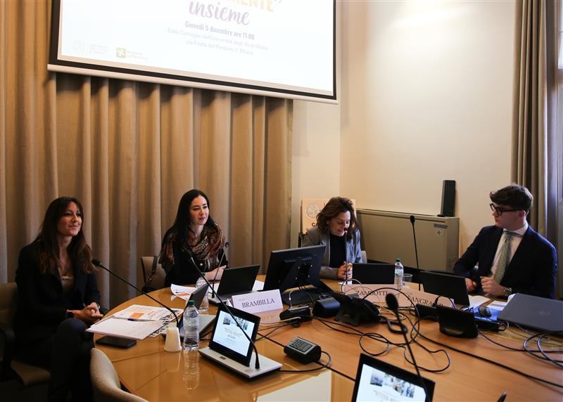 Un momento della presentazione con la rettrice Marina Brambilla e l'assessore della Regione Lombardia, Elena Lucchini