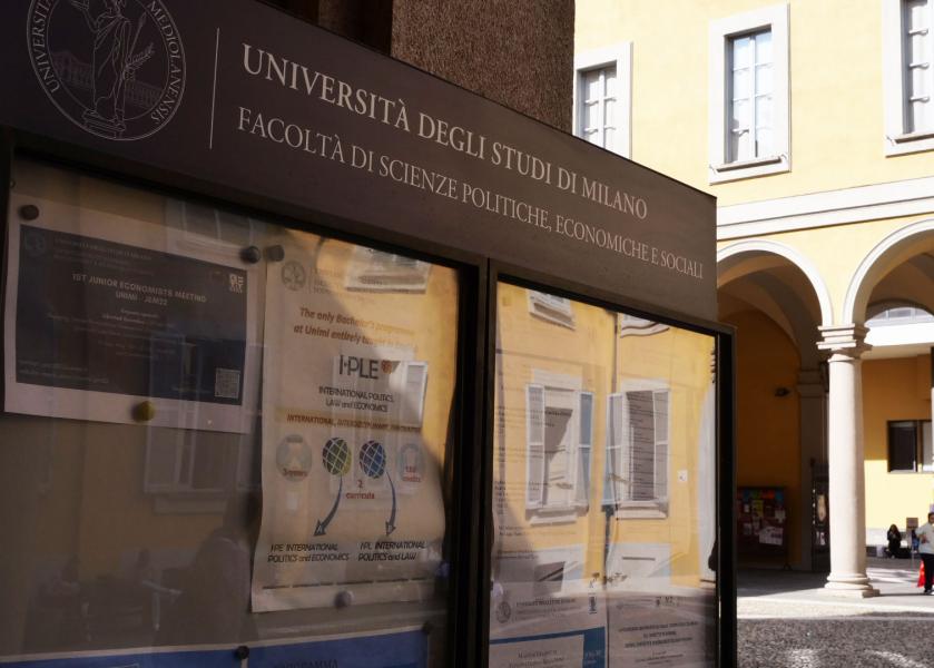Bacheca all'ingresso