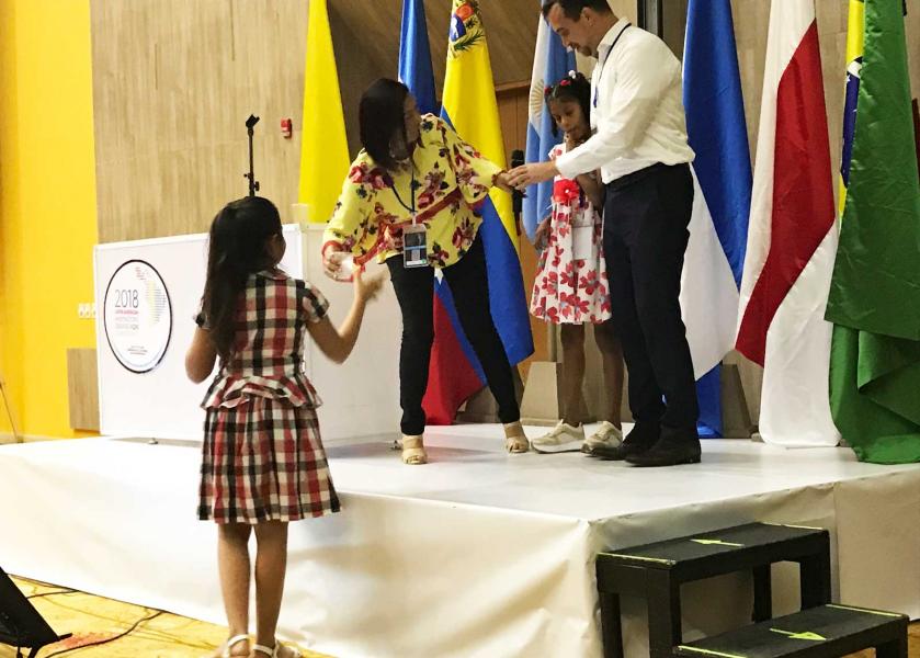 Bambina interviene al Congresso