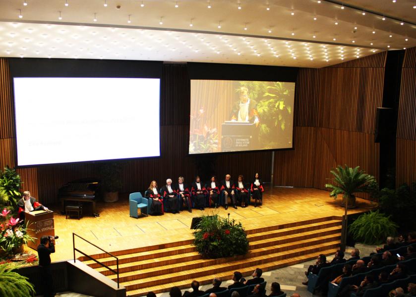 Panoramica su Aula Magna e palco 