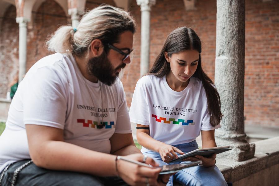 L'abbigliamento e gli accessori con il brand ufficiale dell’Università degli Studi di Milano in vendita su unimistore.it
