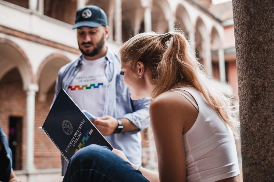 L'abbigliamento e gli accessori con il brand ufficiale dell’Università degli Studi di Milano in vendita su unimistore.it