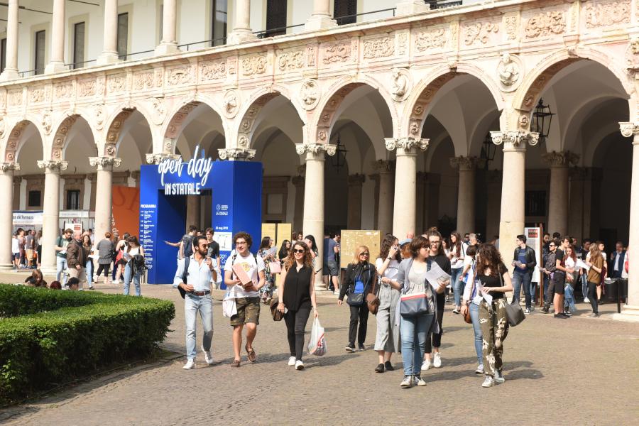 Studenti nel Cortile d'Onore 