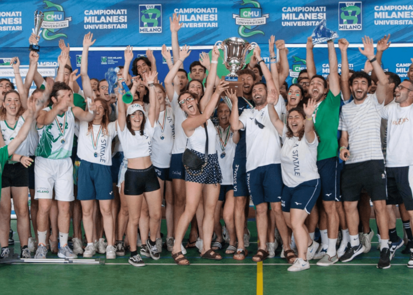 Gli atleti del Cus Statale festeggiano la vittoria della Coppa delle Università dei Campionati Milanesi Universitari